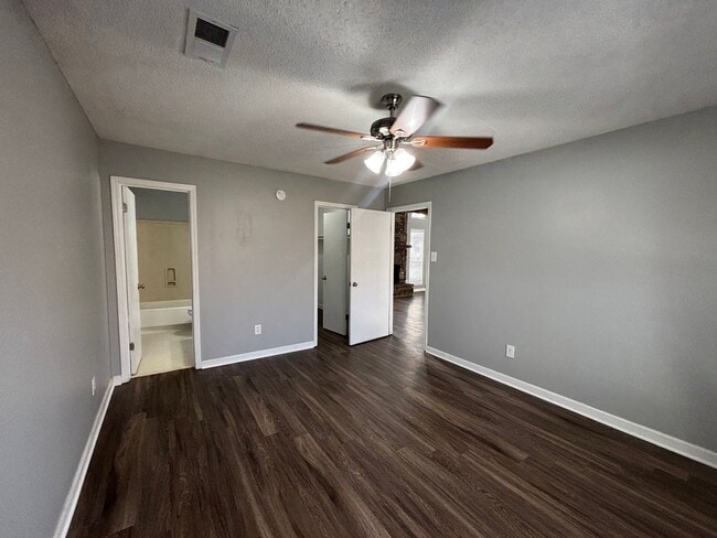 Building Photo - 5756 Crievewood Dr