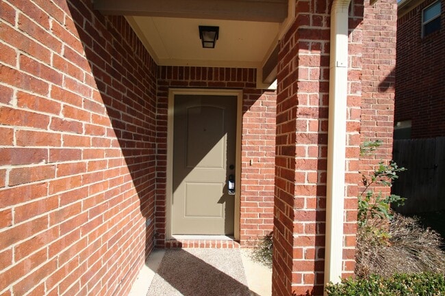 Building Photo - ~INVITING 3/2.5 Townhome Includes Granite in Kitchen & All Kitchen Appliances***Landscaping Inclu...