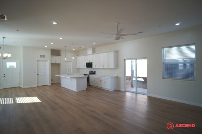 Building Photo - Brand New Home In Tehachapi!