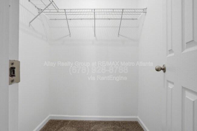 Building Photo - 648 Providence Pl SW