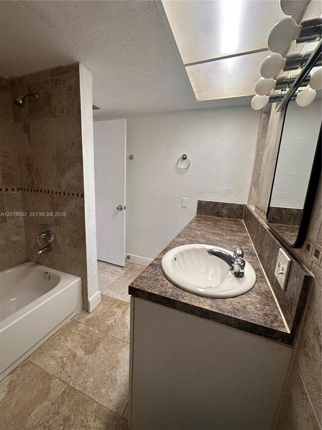 Building Photo - 6713 N Kendall Dr