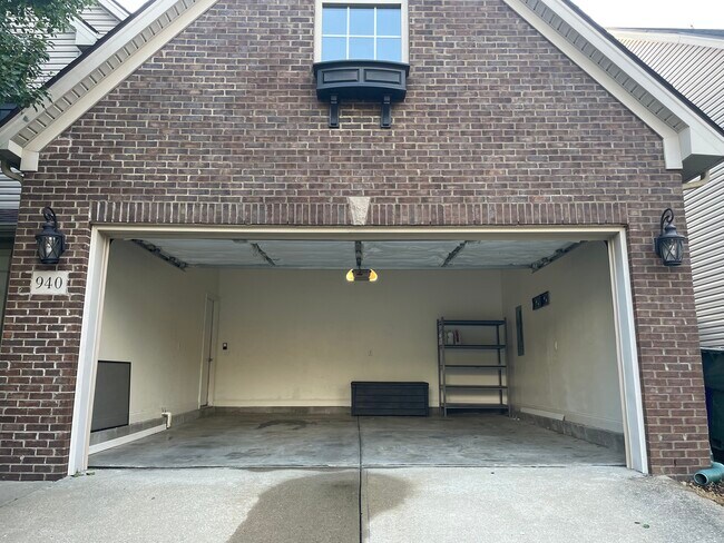 Building Photo - 940 Sunny Slope Trace