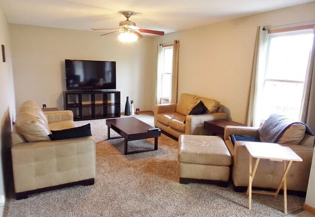 Building Photo - Beautiful 4 bedroom 2.5 bath home in Lewis Center