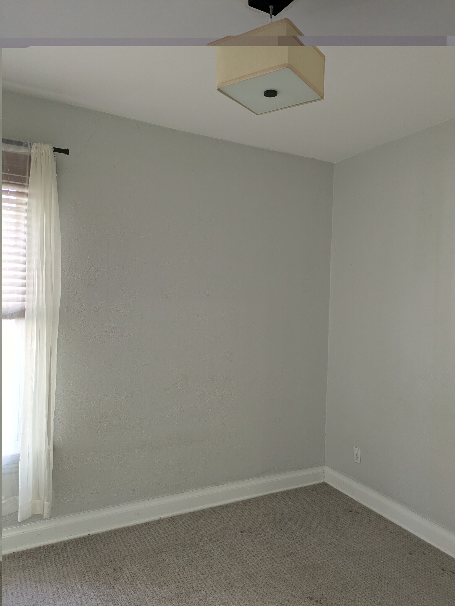 Building Photo - 2435 W Dunkeld Pl