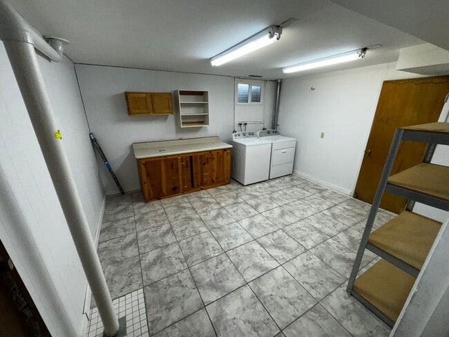 Building Photo - Clean 5 Bedroom Ranch in NW Fort Collins