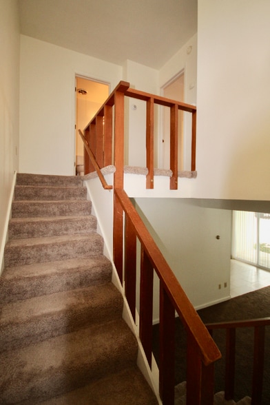 Building Photo - 705 S 16th Ave