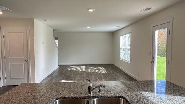 Building Photo - 4140 Hines Ln NE
