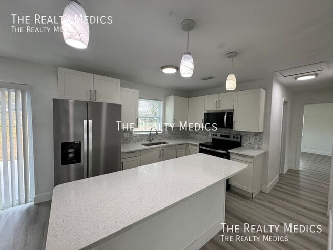 Building Photo - 1150 Overlook Terrace