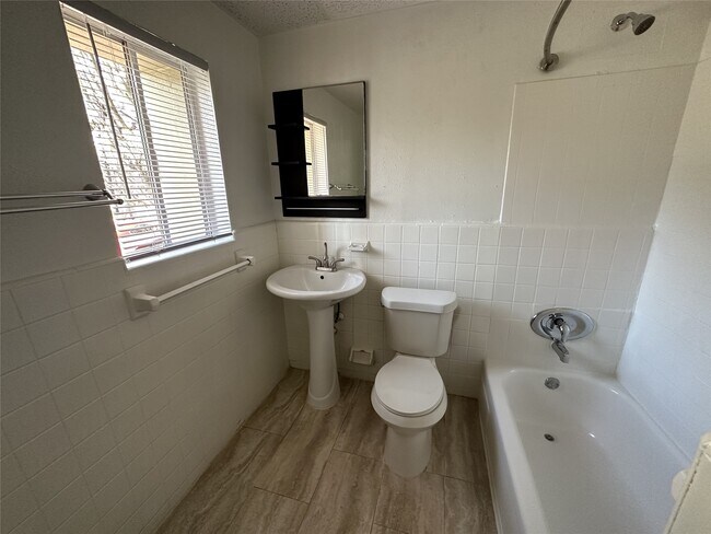 Building Photo - 4921 Crawford St