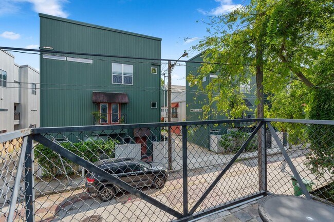 Building Photo - 906 Andrews St