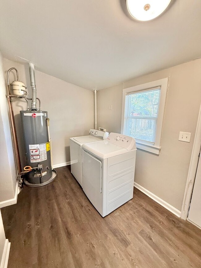 Building Photo - 1115 W 11th St