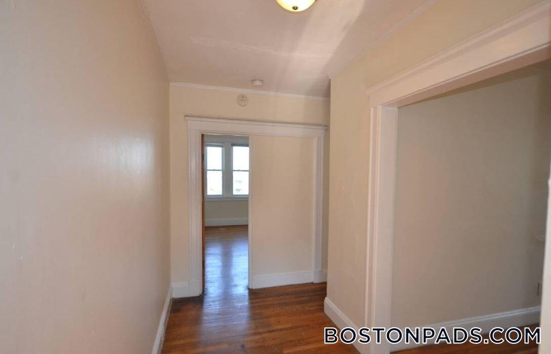 Building Photo - 244 Kelton St