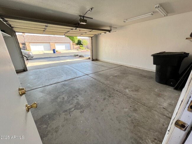 Building Photo - 3510 E Hampton Ave