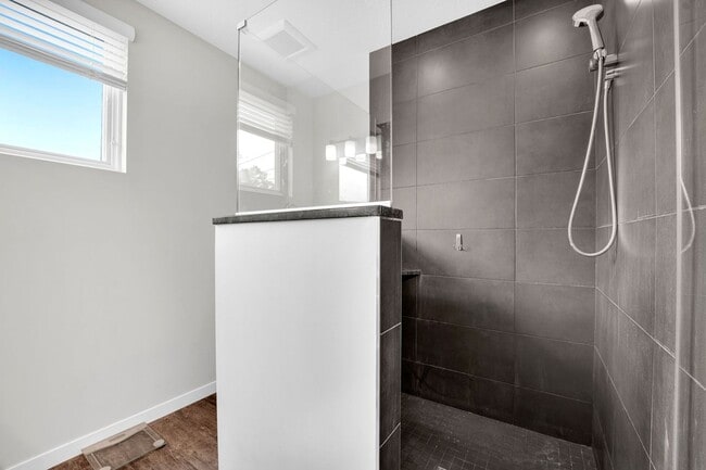 Building Photo - Beautiful Furnished 1 bedroom unit in Fair...