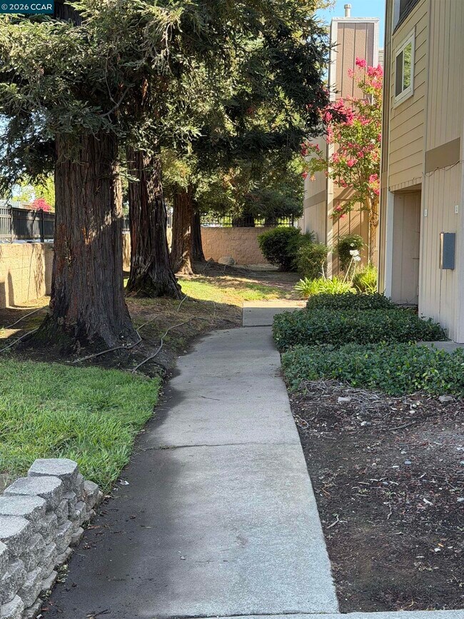 Building Photo - 7032 Fair Oaks Blvd