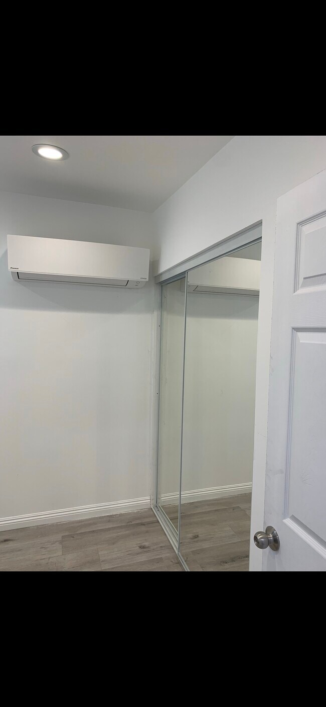 Building Photo - 10348 Petit Ave