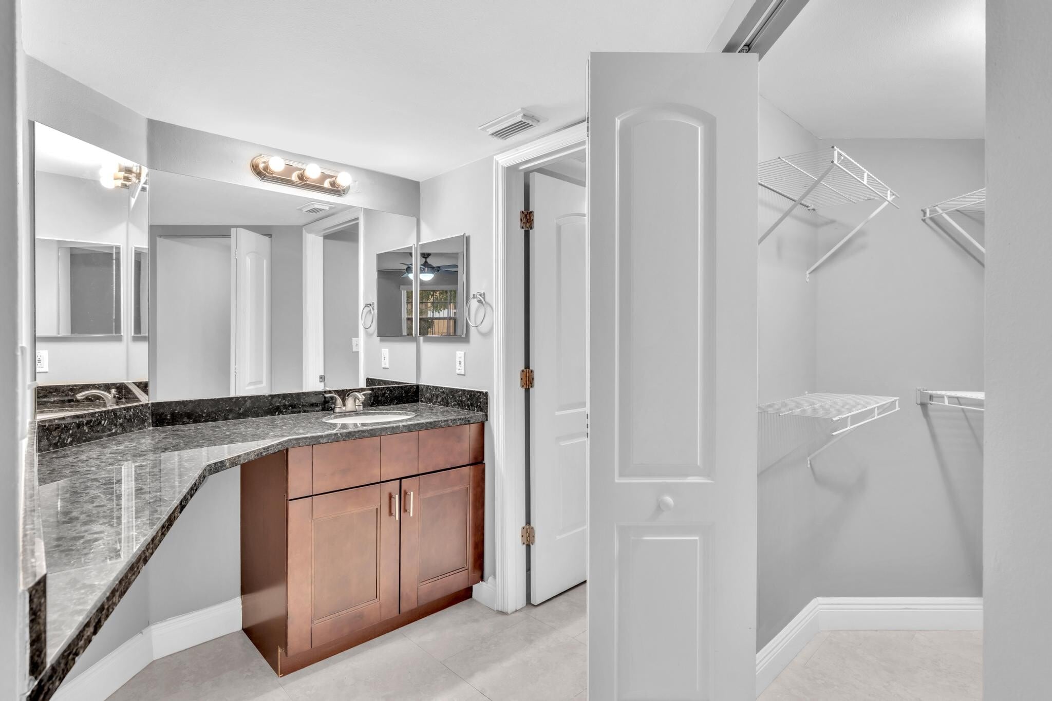 Building Photo - 2881 N Oakland Forest Dr