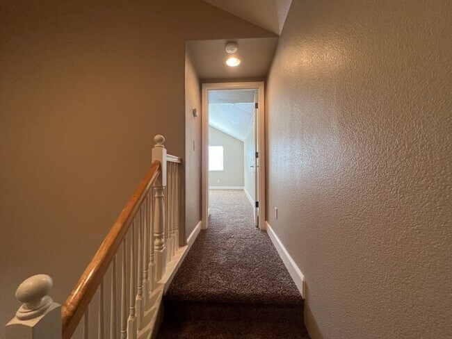 Building Photo - 4 bedroom home with 3 car garage in Patterson!