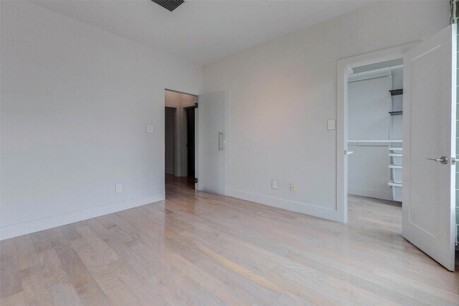 Building Photo - 1222 Marconi St