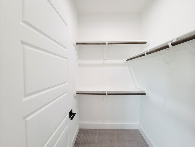 Building Photo - 5019 Creekmont Dr