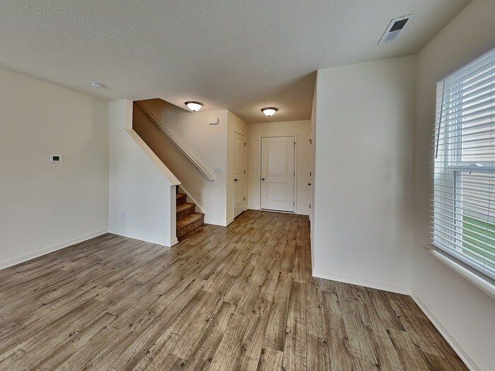 Building Photo - 10921 Woods Dr