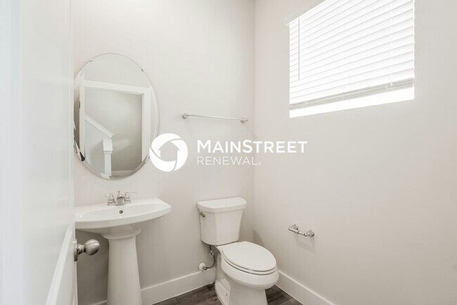 Building Photo - 3 Bedroom Pet-Friendly Home in Deland, FL with Main Street Renewal