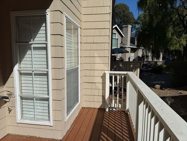 Building Photo - Beautiful 3-Bedroom Condo with Private Out...