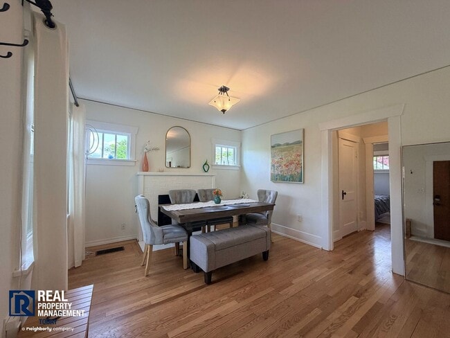 Building Photo - Fully Furnished North Tacoma Home Near Ruston Way & Stadium District!