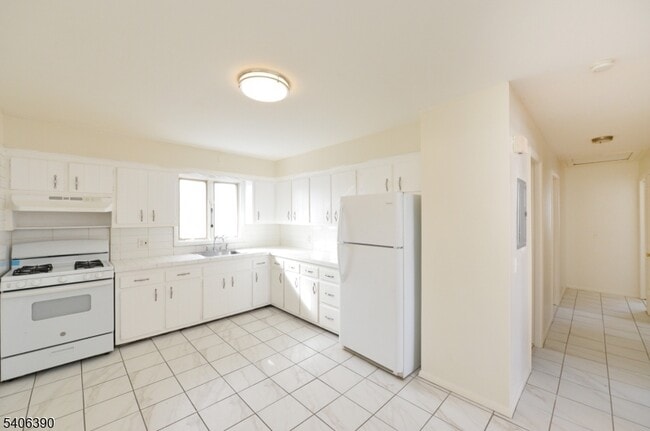 Building Photo - 100 Eastern Wy