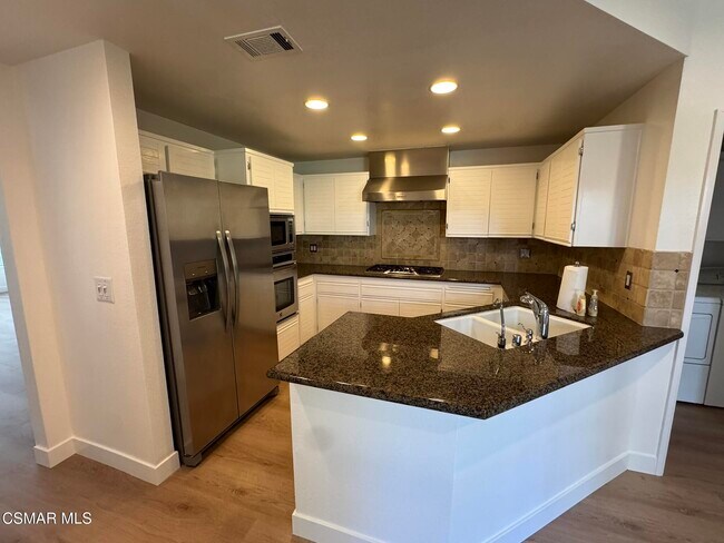 Building Photo - 834 Sunstone St