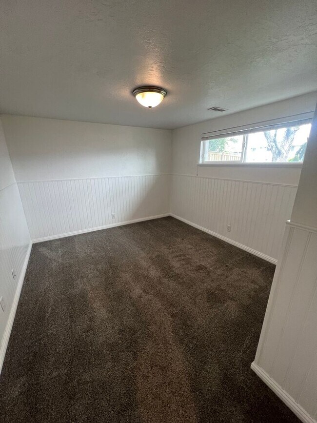 Building Photo - 424 W 1700 N