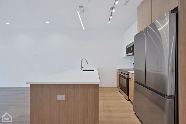 Building Photo - 3322 N Halsted St