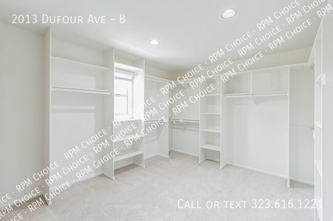 Building Photo - Large 4bd/2.5 bath Townhouse