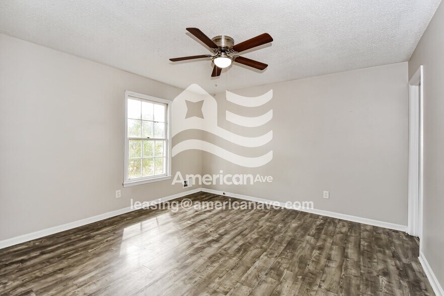 Building Photo - 111 Carlsbad Ct