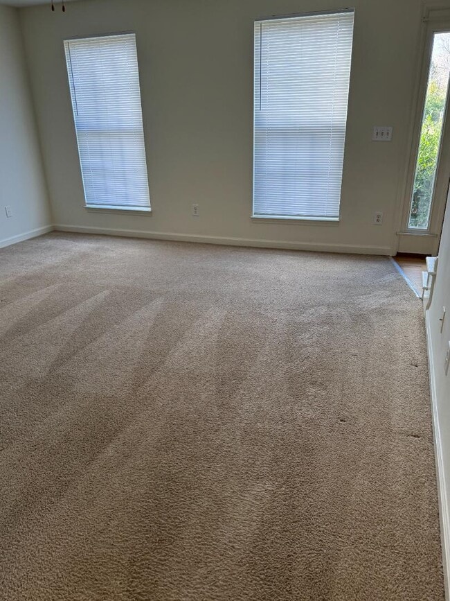 Building Photo - 223 Hidden Acres