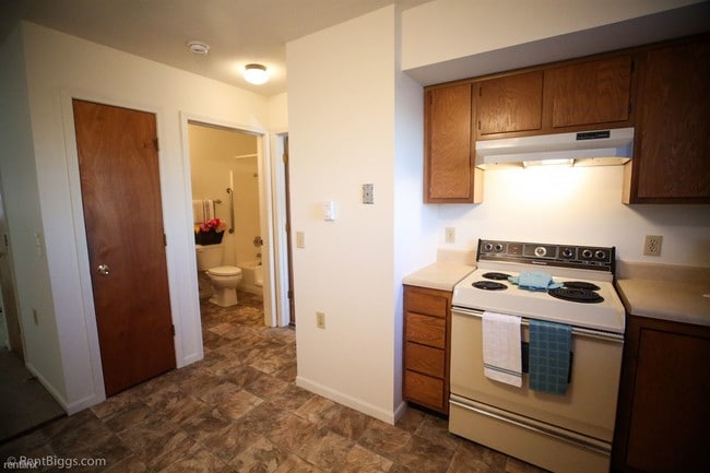 Building Photo - 1 br, 1 bath  - Lancaster Senior Apartments