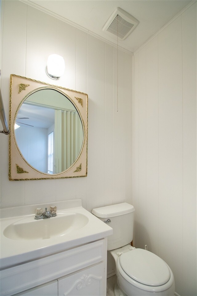 Building Photo - 710 Glenview Dr