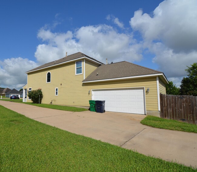 Building Photo - 2803 Weeping Willow Cir