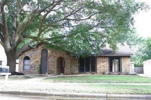 Building Photo - Beautiful 4-bedroom, 2-bath home