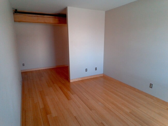 Building Photo - Downtown Loft-Style Studio Condo | 720 Sq....