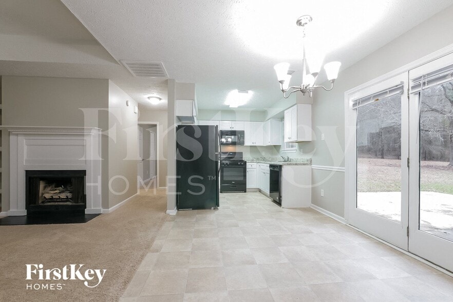 Building Photo - 400 Lone Oak Dr