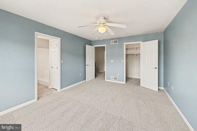 Building Photo - 156 Sparrow Rd