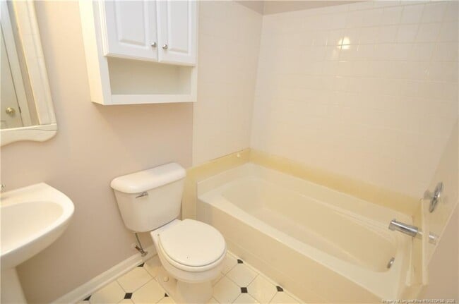 Building Photo - 2128 Leadenhall Way