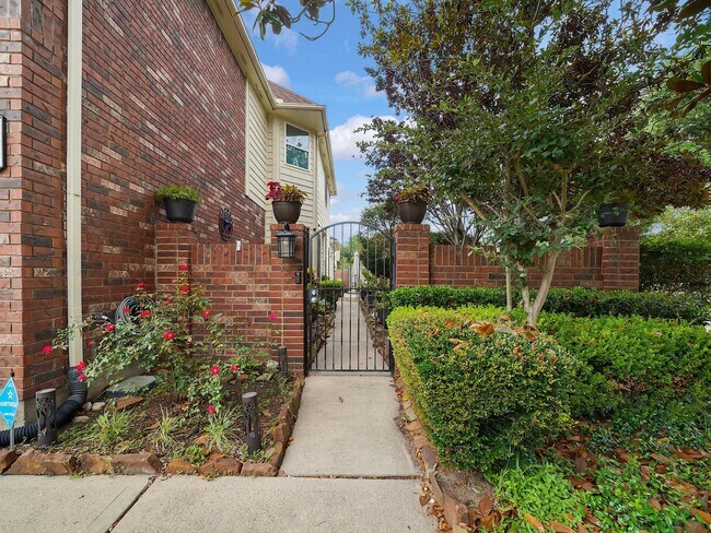 Building Photo - 14402 Westbury Ct