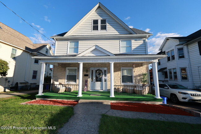 Primary Photo - 322 1st St