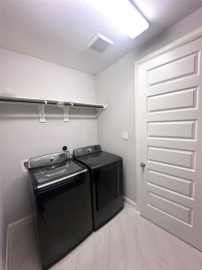 Building Photo - 2406 Trocadero Ln