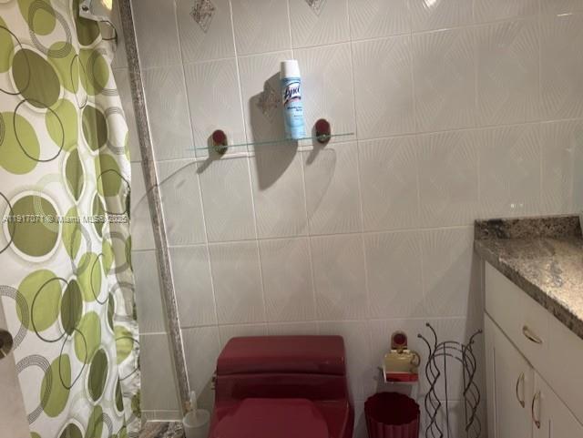 Building Photo - 5401 Collins Ave