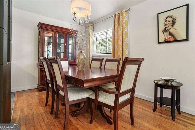 Building Photo - 2056 Arlington Ave NE