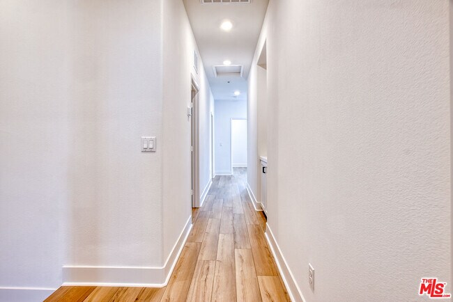Building Photo - 5603 Kate Way