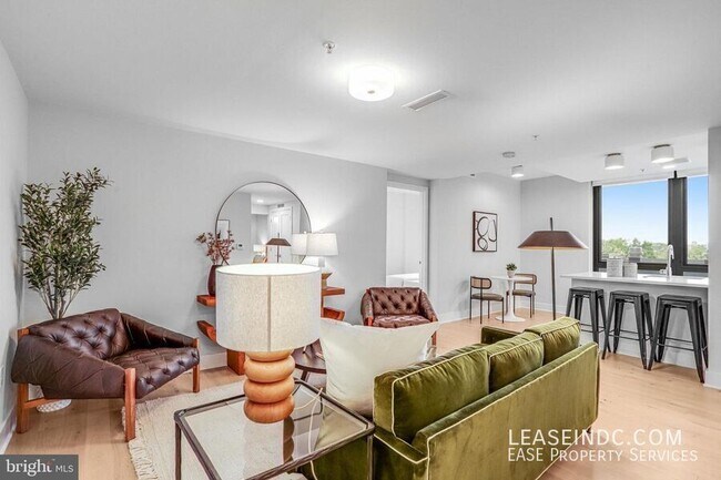 Building Photo - 1211 Van St SE